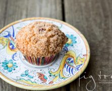 Blueberry cinnamon crumble muffins